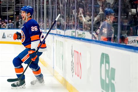 Oliver Wahlstrom Accepts Islanders 874 125 Qualifying Offer AmNewYork