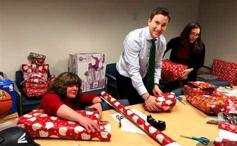 Giving To Others A Holiday Tradition At Yale Psychotherapy Development