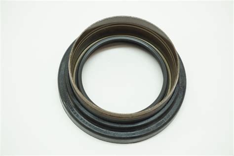 Audi and Volkswagen Axle Shaft Seal Genuine Audi/Volkswagen 02J.409.528 ...