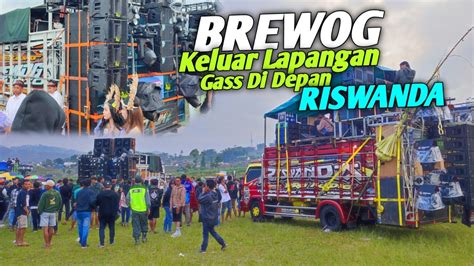 BREWOG Start Karnaval Lewat Didepan RISWANDA Ketika Keluar Lapangan