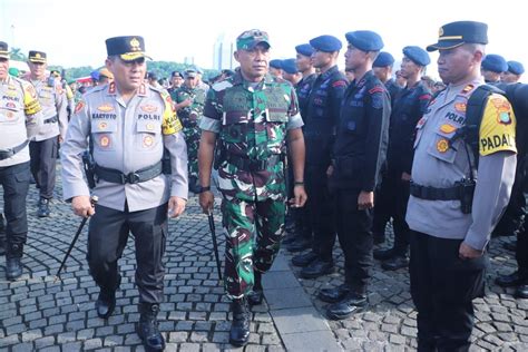 Personel Gabungan Tni Polri Jaga Tps Pemilu Di