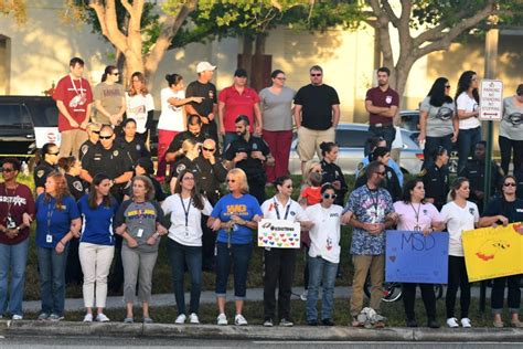 2 Weeks After Attack Parkland Students Return To School