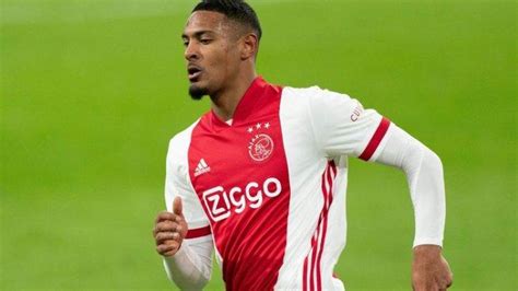 Profil Sebastien Haller Striker Ajax Asal Pantai Gading Topskorer