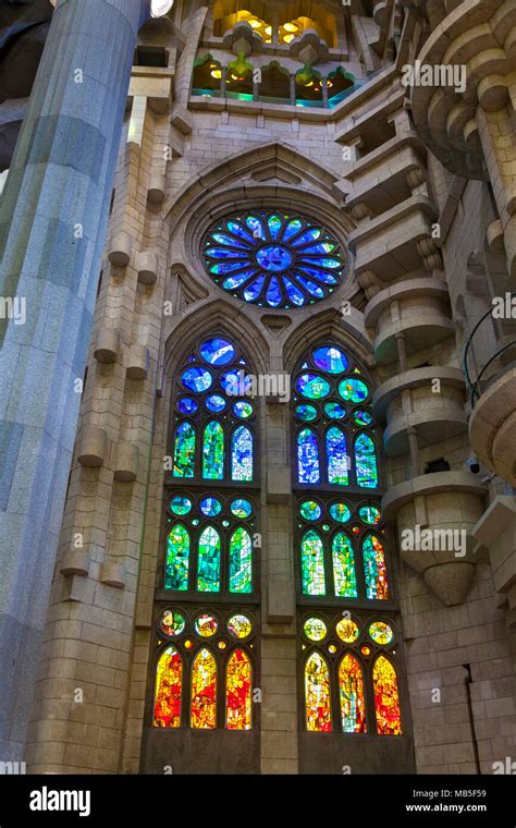 Innenraum Der Basilika Sagrada Familia Von Antoni Gaudi In Barcelona