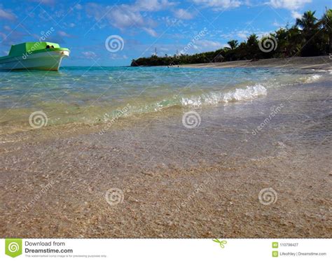 Scene of Mystery Island, Aneityum, Vanuatu. Stock Image - Image of coast, blue: 110798427