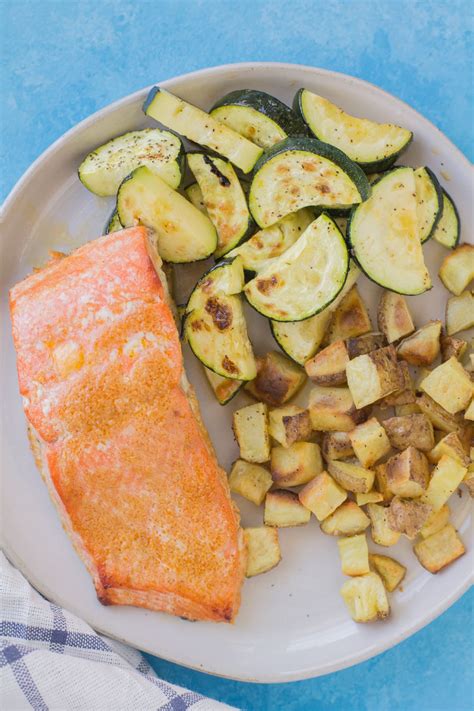 Easy Honey Sriracha Salmon Sheet Pan The Clean Eating Couple