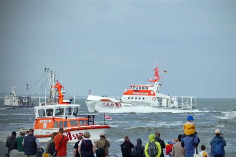 Sicherheit Dgzrs L Dt Zum Tag Der Seenotretter Ein Surf