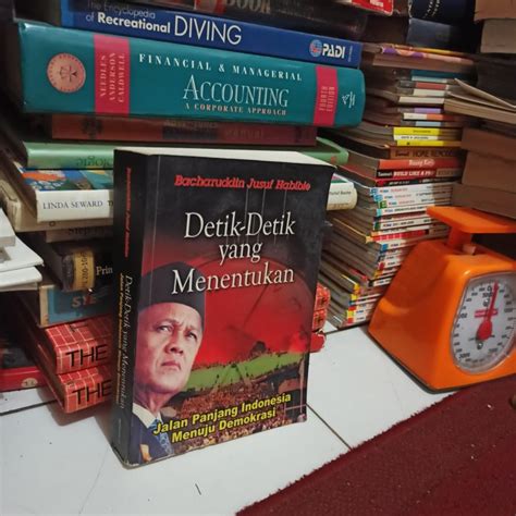 Jual Original Buku Bekas Detik Detik Yang Menentukan Bacharuddin Jusuf