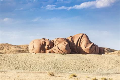 Installée dans le désert de Gobi dans le Xian de Guazhou en Chine