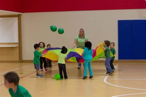 Balloon Activities In Pe Blew Up Green Balloons And The Kids Used The