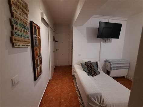 SE ALQUILA HABITACIÓN Cuvi