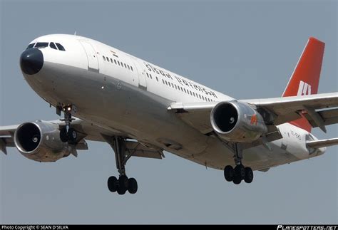 VT EHD Indian Airlines Airbus A300B4 203 Photo By SEAN D SILVA ID