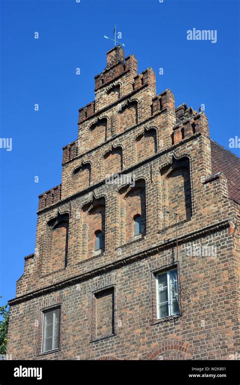 Historic Gothic Tenement House Pozna Poland Europe Stock Photo Alamy