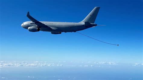 RAF Voyager carries out air-to-air refuelling with French A400M for the ...