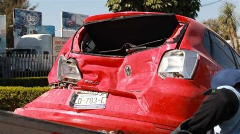 Accidente En Le N Choque Entre Dos Autos En Bulevar Aeropuerto Deja