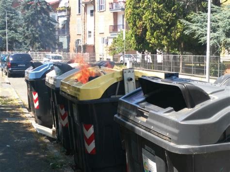 A Fuoco Un Cassonetto In Via Croce Ad Alessandria