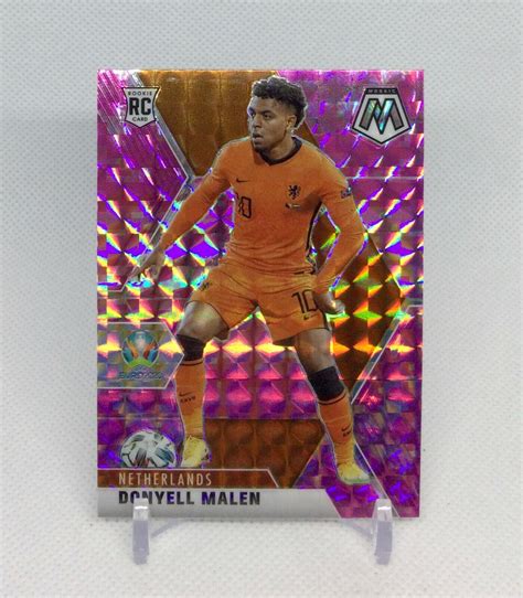 2021 Panini Mosaic UEFA Euro 2020 Donyell Malen Pink Camo Rookie Card