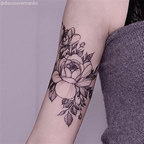 Pin by Laura Leonie on Tattoos | Body art tattoos, Finger tattoos, Flower tattoos