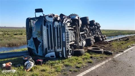 Tragedia en Ruta 5 un auto chocó de frente con un camión y murieron