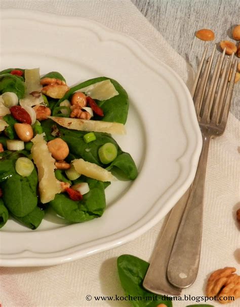 Spinach salad with nuts and Grana Padano cheese - Cooking with Diana