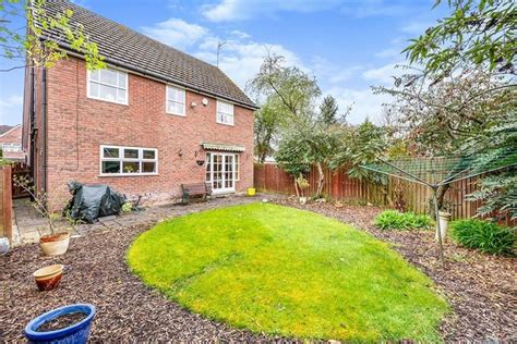 Tweedsmuir Close Fearnhead Warrington Cheshire Wa2 4 Bedroom