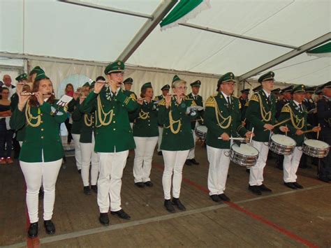 Sch Tzenfest In Neuenrade Gro Er Zapfenstreich