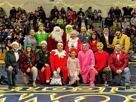 Concord Monitor - Photos: Santa puts the hurt on the Grinch at Jingle Brawl