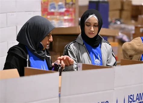 Ramadan Blessings Volunteers Pack Food Boxes For Detroit Vulnerable Islamic Bridge