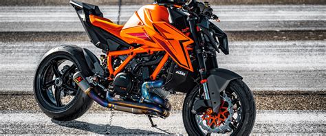 Скачать обои KTM Bikes Спортивный мотоцикл 2024 KTM 1390 Super Duke R Naked bikes раздел