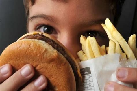 Obesidade cresce em crianças e adolescentes brasileiras ao longo da