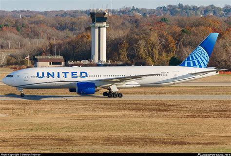 N786ua United Airlines Boeing 777 222er Photo By Dennys Todorov Id