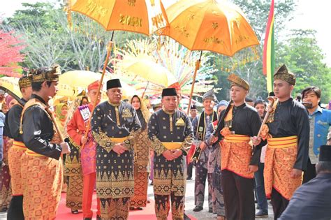 Bupati Alfedri Dan Wabup Husni Mirza Diberi Gelar Adat Bupati