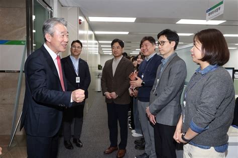 강호동 농협중앙회장 내일 취임식첫 출근서 직원들과 소통 행보 비즈팩트 기사 The Fact