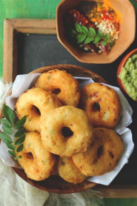 How To Make South Indian Style Crispy Medu Vada