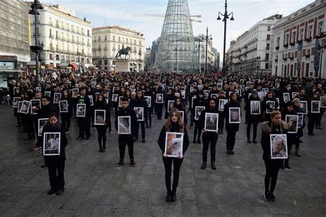 World News Photos Naked Dinner Strange Toilets Protests And More Artofit