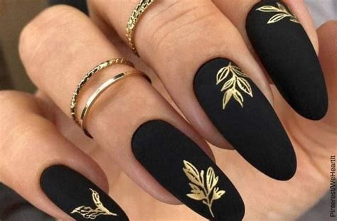 Uñas negras con dorado perfectas y elegantes Vibra