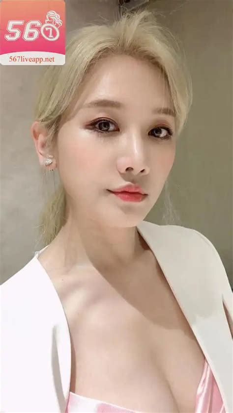 Nh Hari Won Di N Bikini Khoe S C V C G I C M