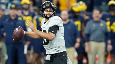 Purdue Qb To Start For Raiders Following Garoppolo Benching