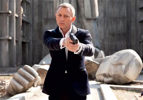 Review Sam Mendes 007 Film ‘skyfall Sees James Bond Back To His Best