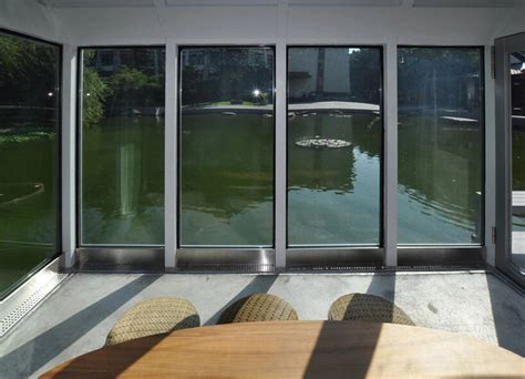 Water Filled Windows Passively Insulate Buildings Using Sunlight