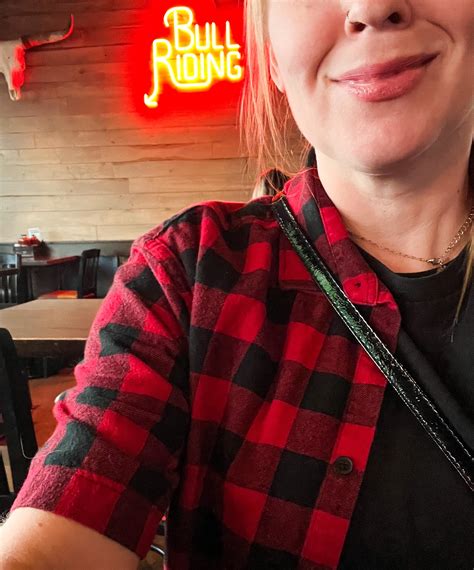 Found the perfect venue to do a cuckold scene 😘🤠 : r/Silkysolesyyc