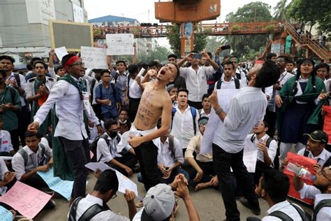 This Is How Bangladeshi Students Are Protesting For Safer Roads