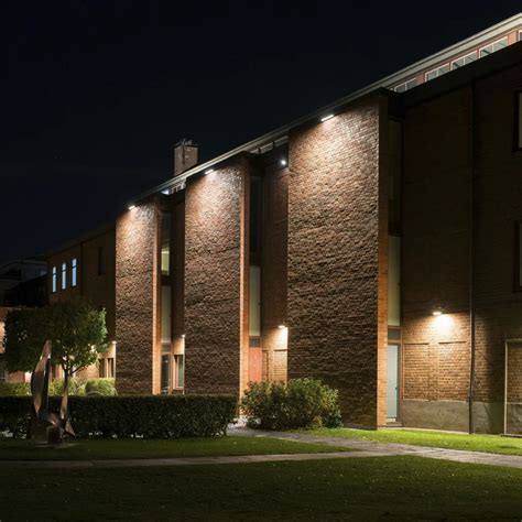 Фасадное освещение. Архитектурный свет | Facade lighting, Architectural ...