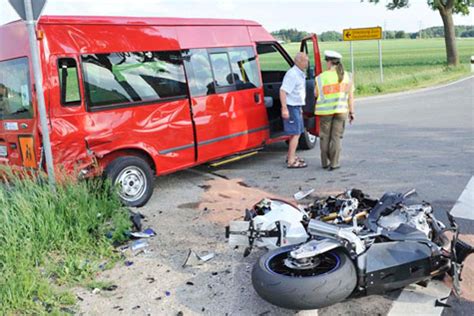 B 13 Motorradfahrer Stirbt Bei Unfall