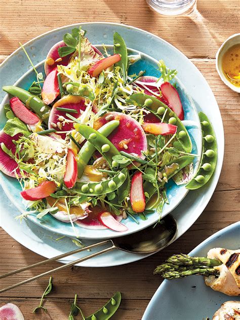 Salade printanière à la rhubarbe Châtelaine