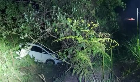 Carro Cai De Ribanceira Na Mgc Entre Po Os De Caldas E Andradas