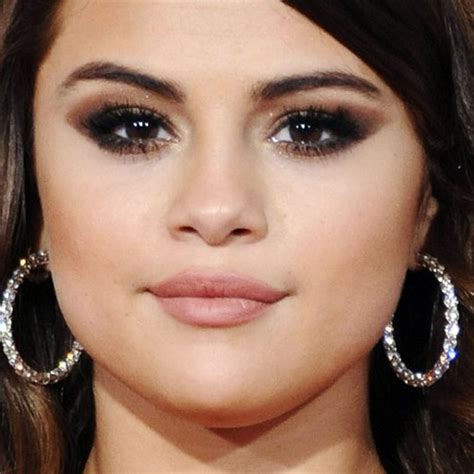 Selena Gomez Makeup Looks 2016