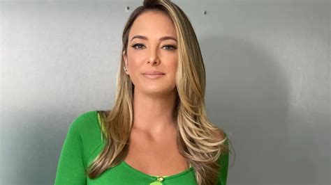 Ticiane Na Playboy - Na Bahia, Ticiane Pinheiro exibe corpão durante passeio de barco; veja ...