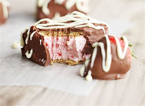 Chocolate Dipped Strawberry {greek Yogurt} Ice Cream Sandwiches Creme De La Crumb