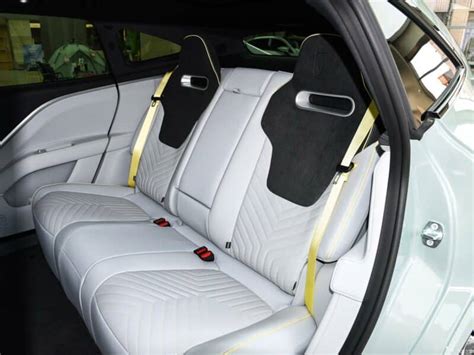 Avatr 11 single-motor version from Changan, Huawei, and CATL launched ...